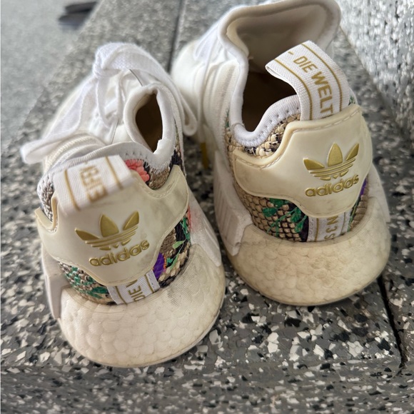 Adidas Womens White Sneakers with Snakeskin Accents - Picture 5 of 11